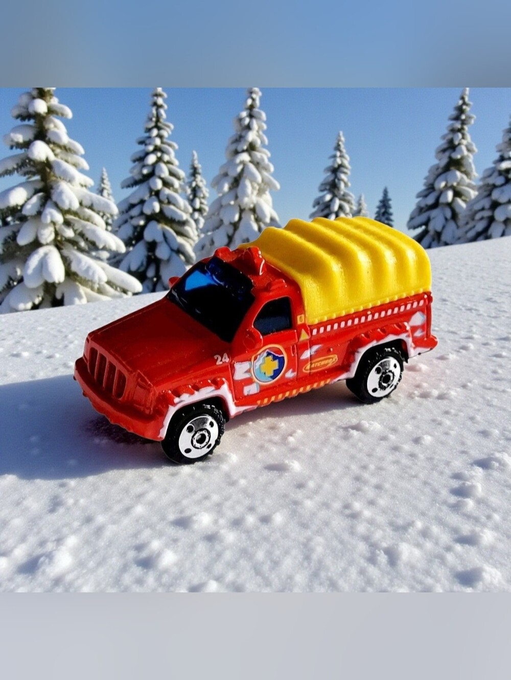 2000-06 Matchbox Red Troop Carrier Ski Rescue Patrol Canopy Truck Die-Cast 1:64